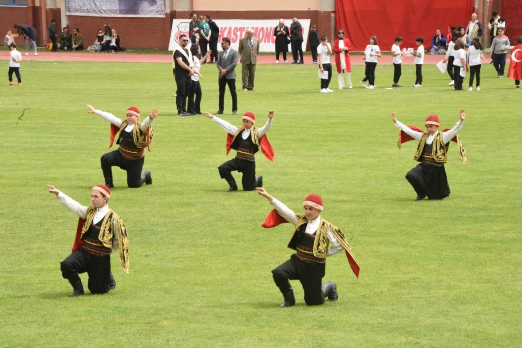 23 Nisan Coşkusu Gazi'de Doruğa Ulaştı