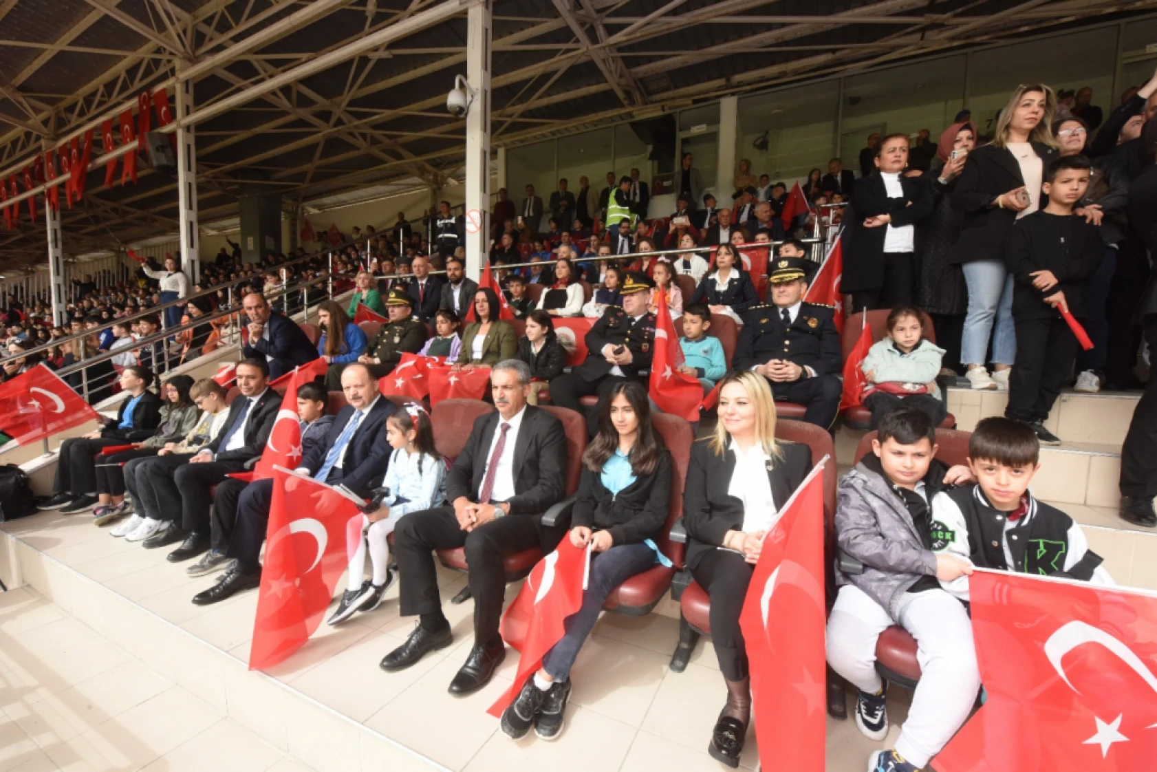 23 Nisan Coşkusu Gazi'de Doruğa Ulaştı
