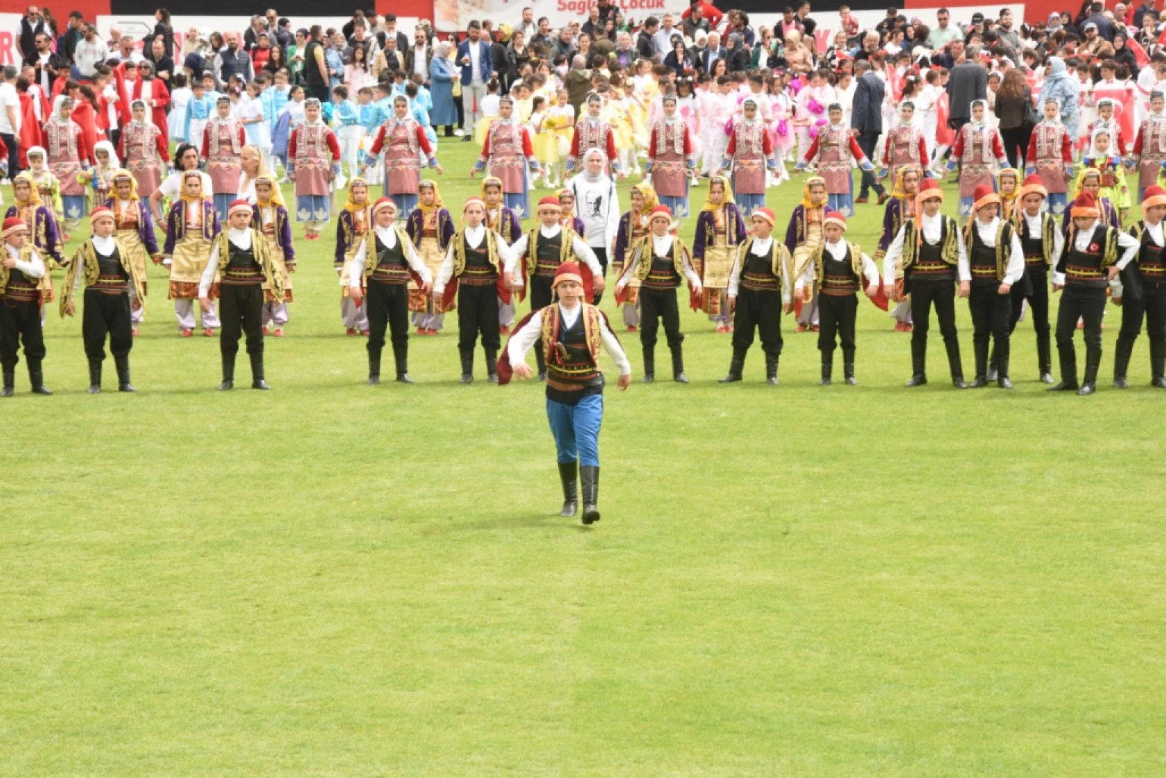 23 Nisan Coşkusu Gazi'de Doruğa Ulaştı