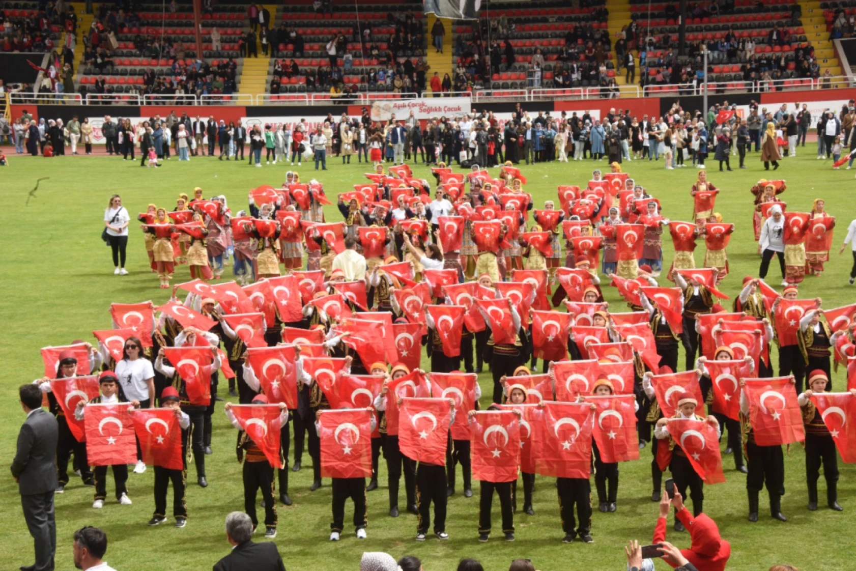 23 Nisan Coşkusu Gazi'de Doruğa Ulaştı