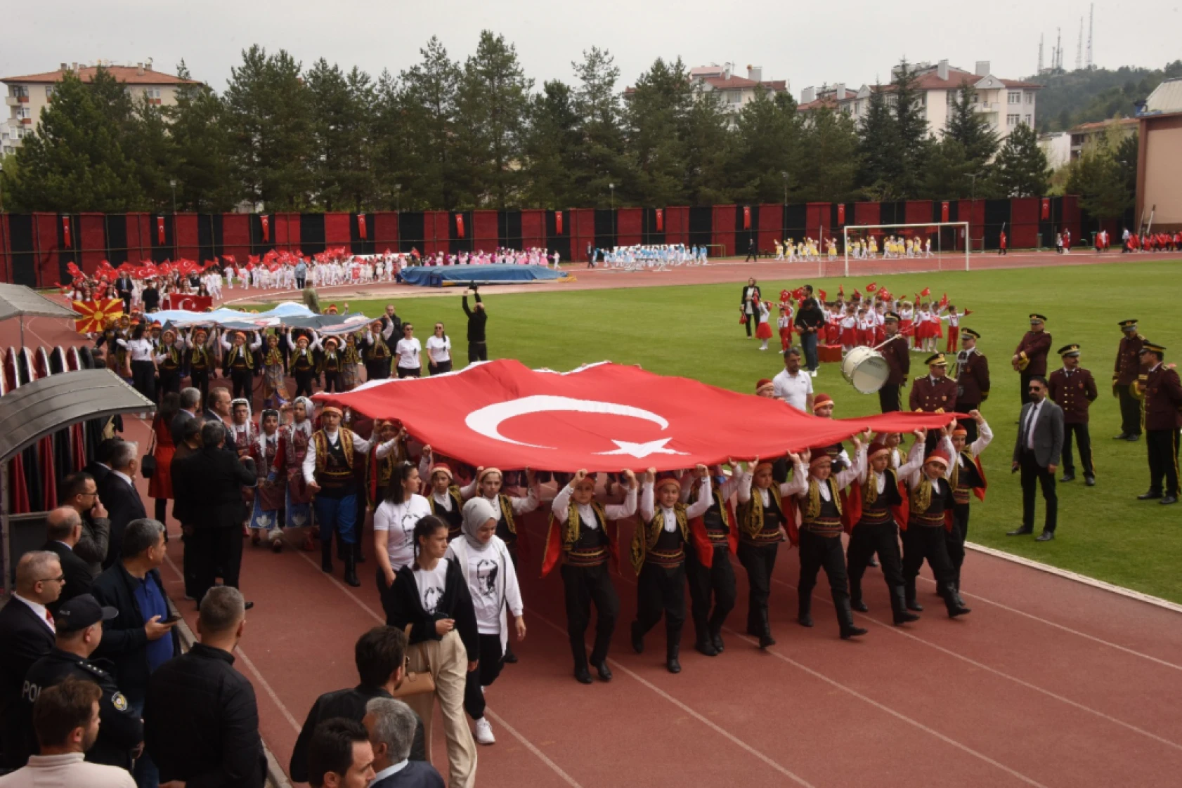 23 Nisan Coşkusu Gazi'de Doruğa Ulaştı
