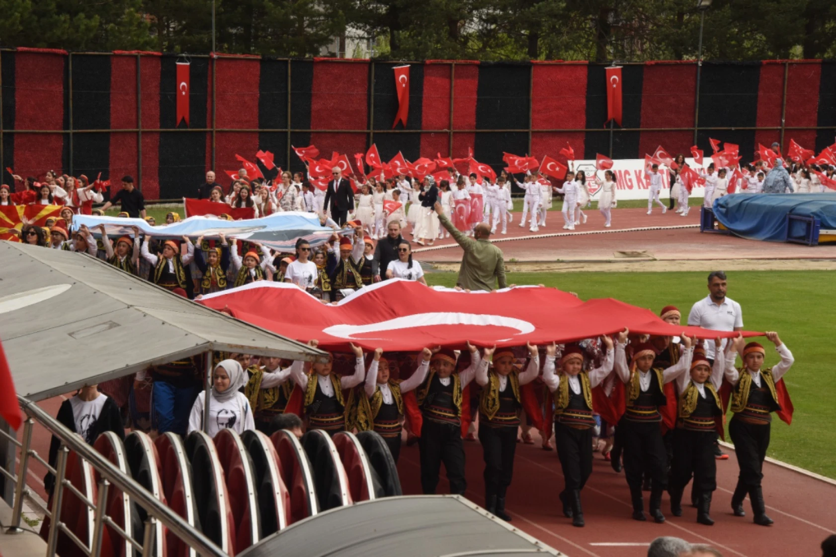 23 Nisan Coşkusu Gazi'de Doruğa Ulaştı