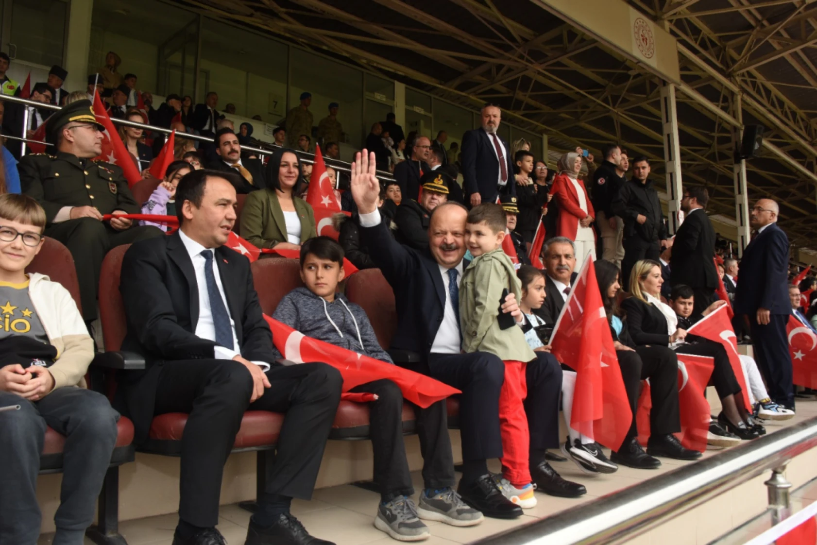 23 Nisan Coşkusu Gazi'de Doruğa Ulaştı