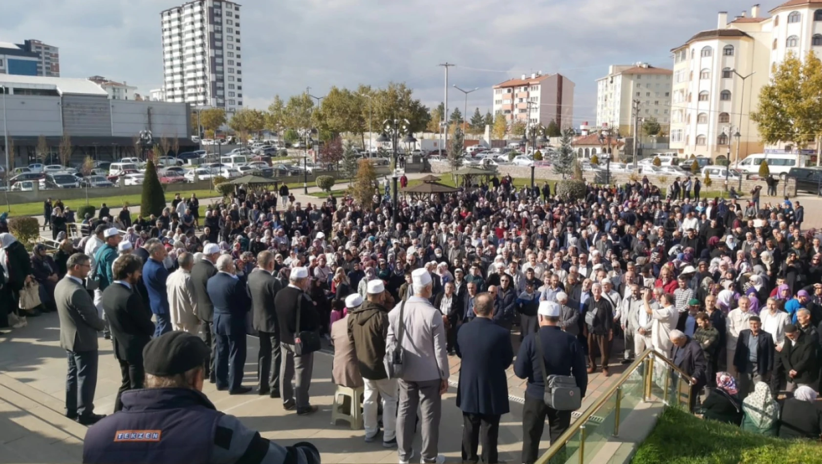 143 Kişilik Umre Kafilesi Dualarla Uğurlandı