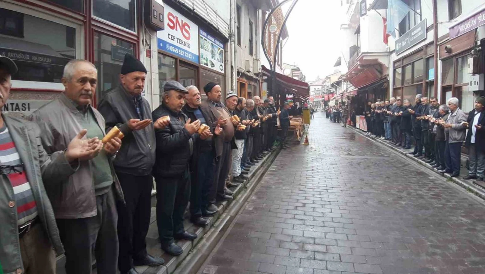 7 Asırlık Gelenek, Yağmur Altında Gerçekleşti