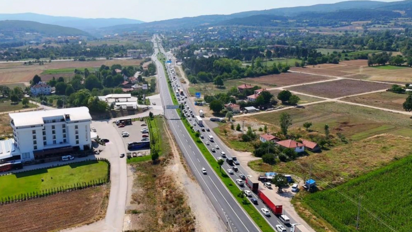 Ambulans Geçmekte Zorlandı