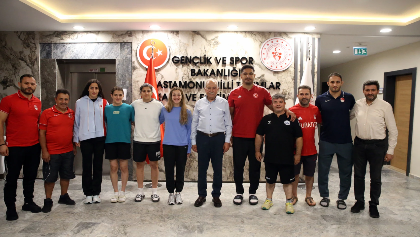 Başesgioğlu, Olimpiyatlara Katılacak Sporcuları Ziyaret Etti