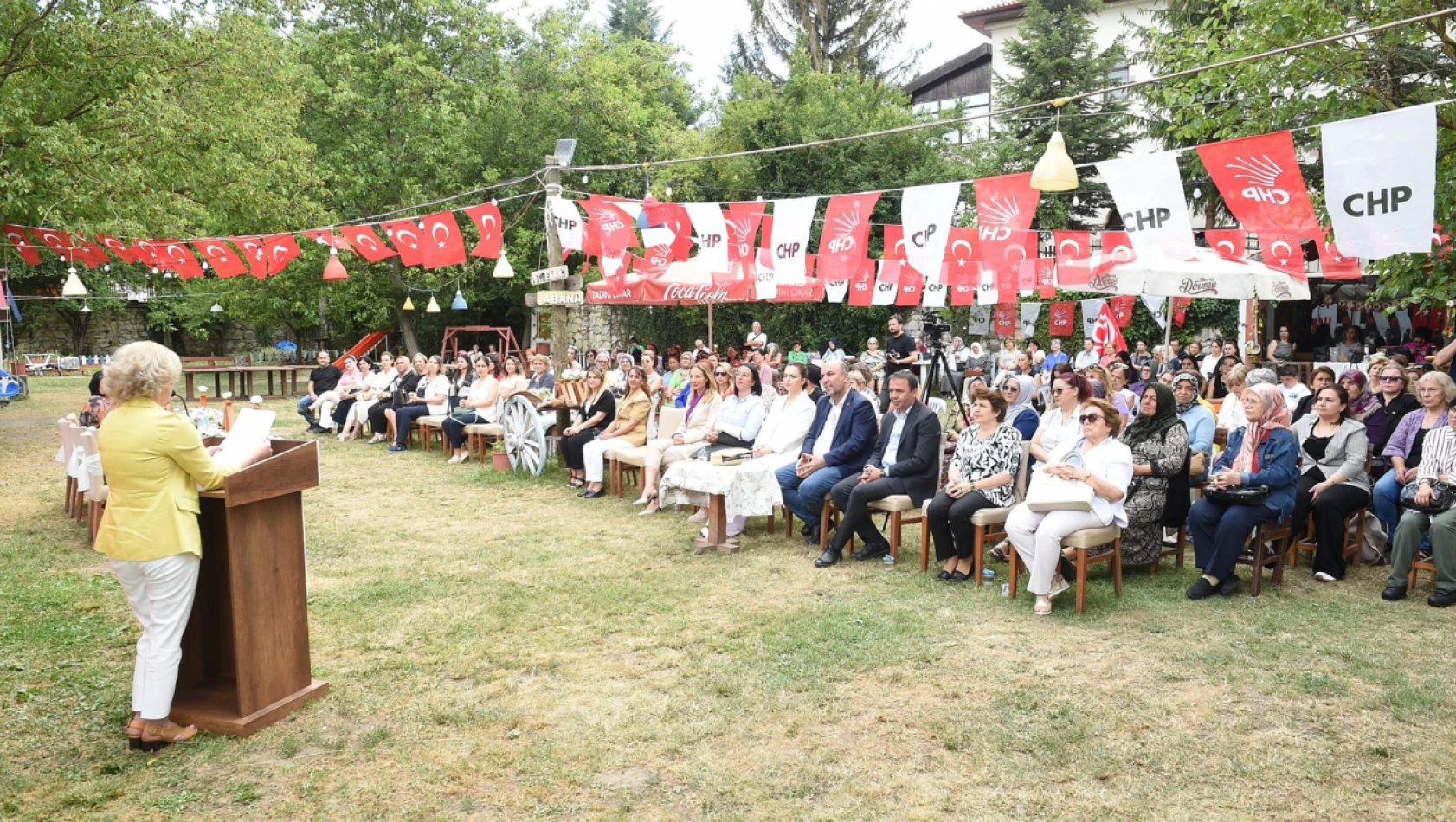 CHP Kadın Kolları'nda Akıncı Güven Tazeledi