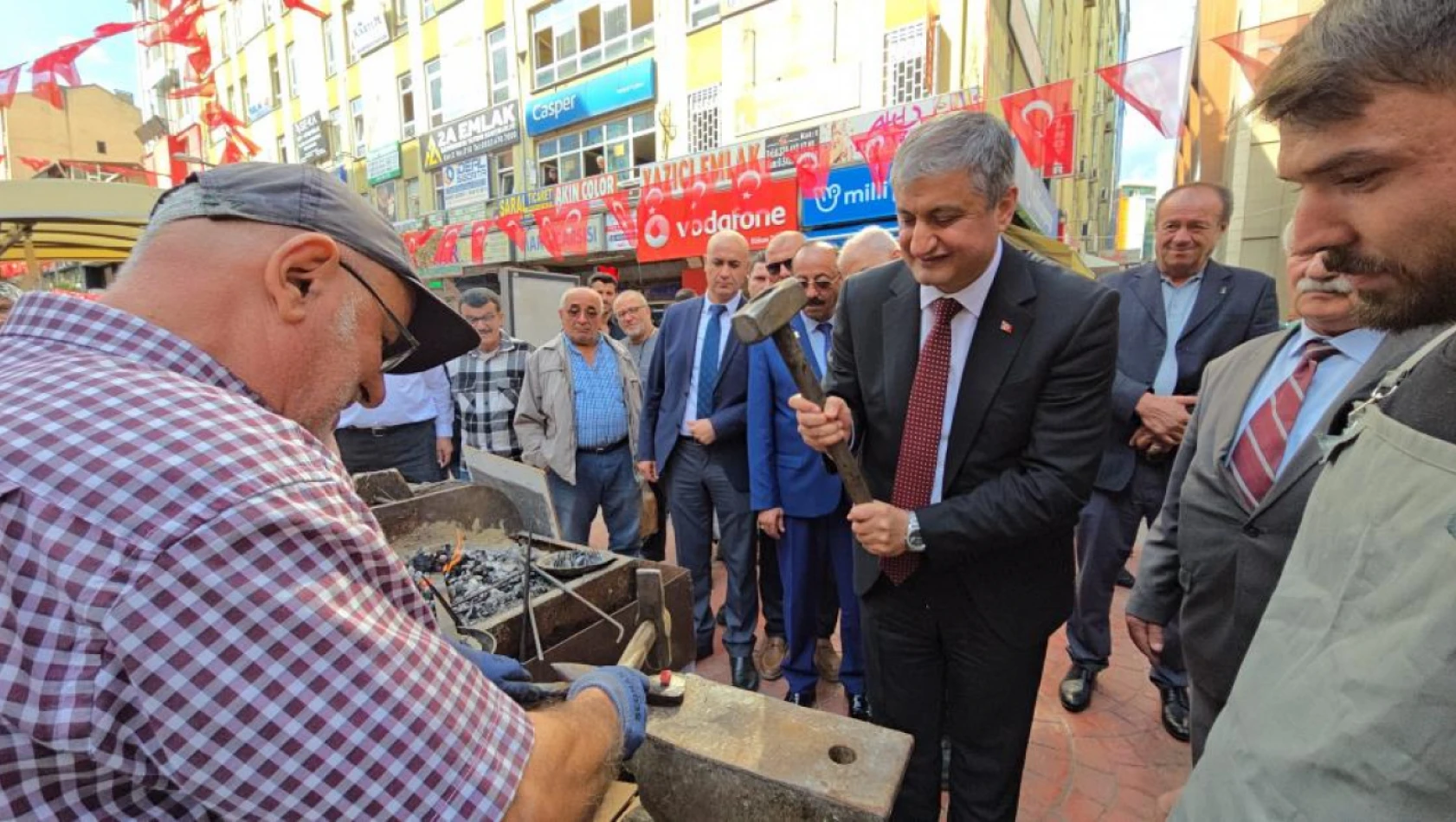 Demirci Çırağı Ustalığa Adım Attı