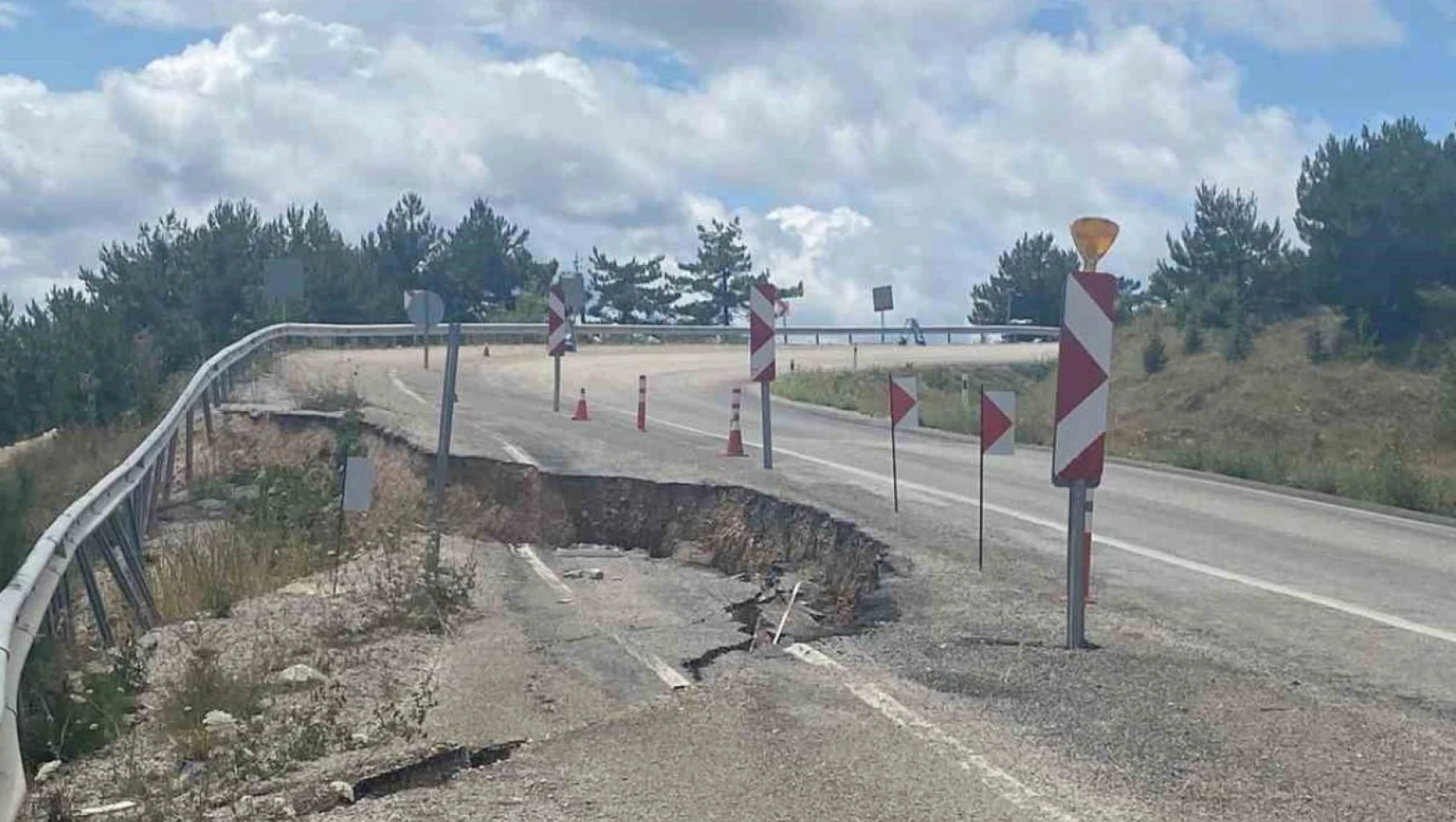 Göynük'te Geçen Yıl Çöken Yol Yapılmayı Bekliyor