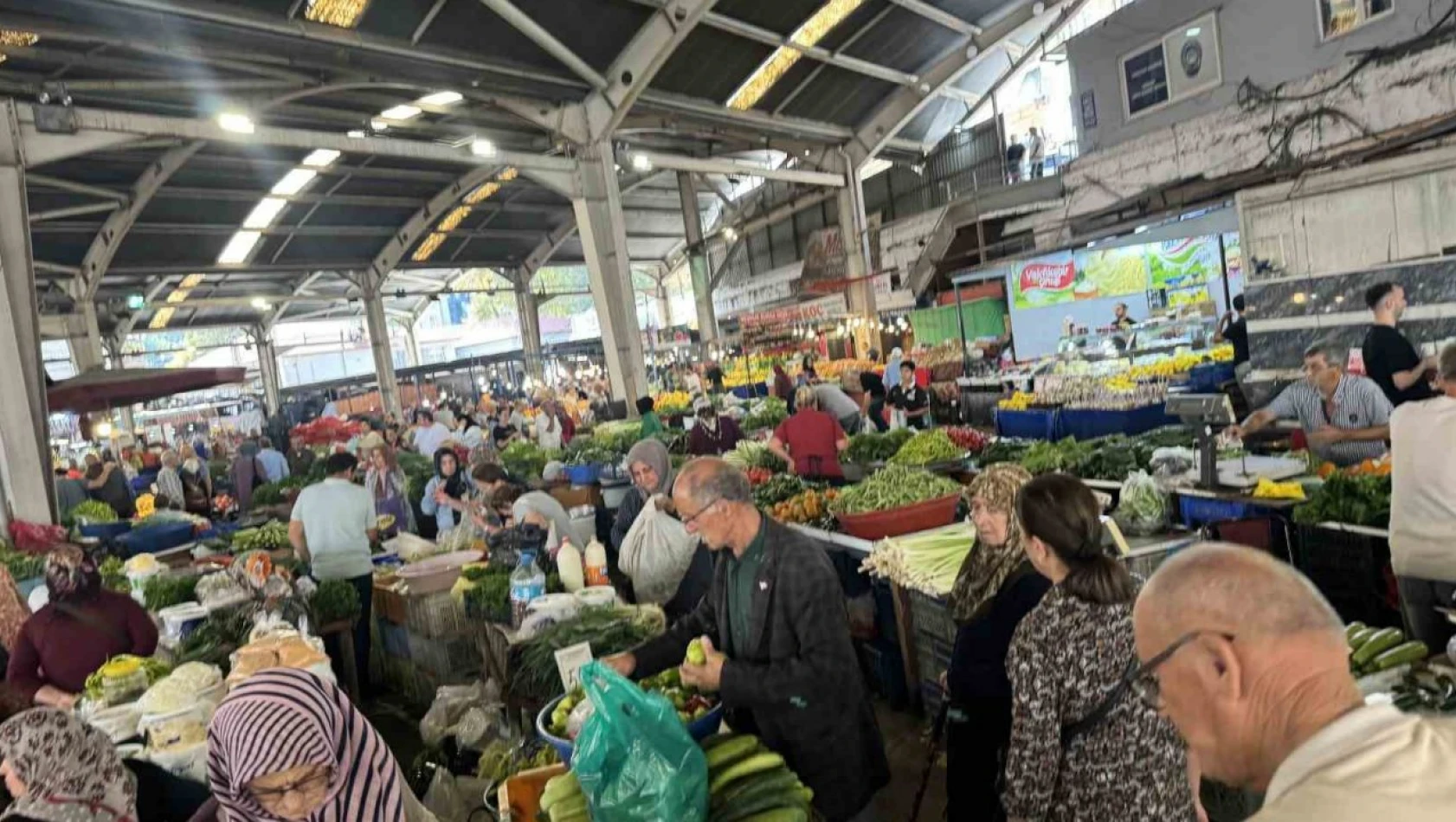 Halk Pazarında Fiyatlar Aynı Kaldı