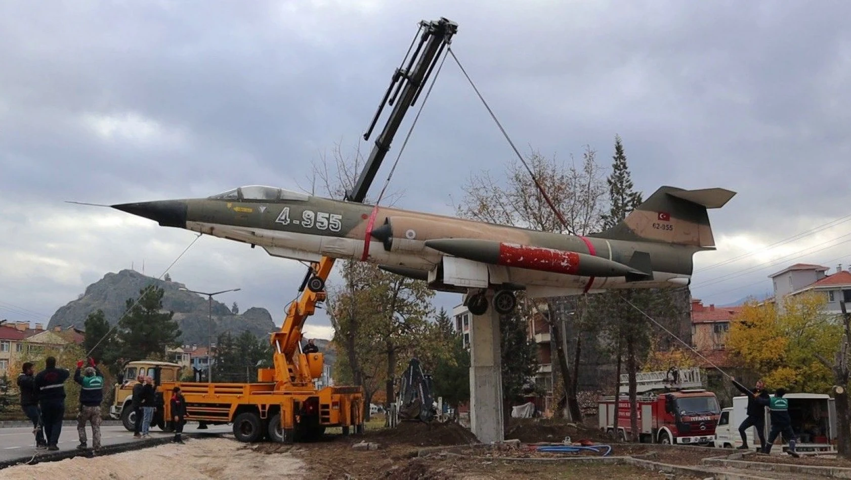 Savaş Uçağı Yeni Yerine Taşındı