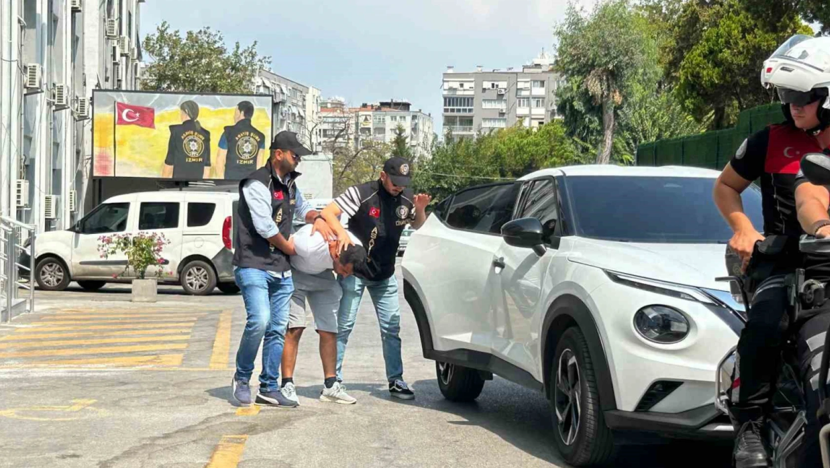 İzmir'de Dehşeti Yaşatan Zanlı Tutuklandı