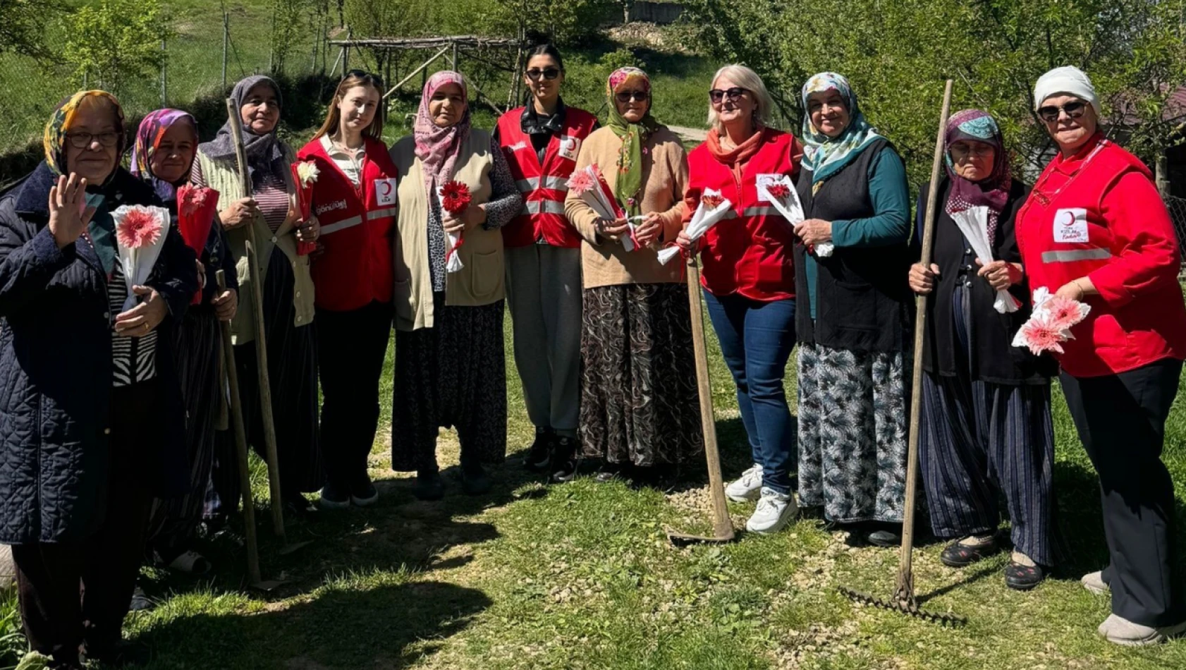 Kızılay Gönüllüleri, Köylerdeki Anneleri Unutmadı