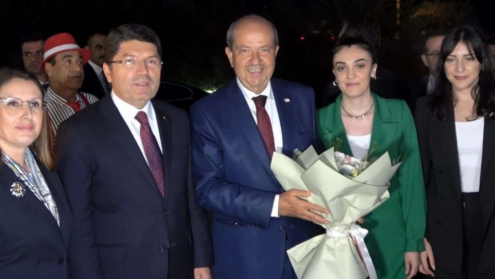 KKTC Cumhurbaşkanı Tatar ve Bakan Tunç, Kıbrıs Gazileri ve Şehit Yakınları ile Buluştu