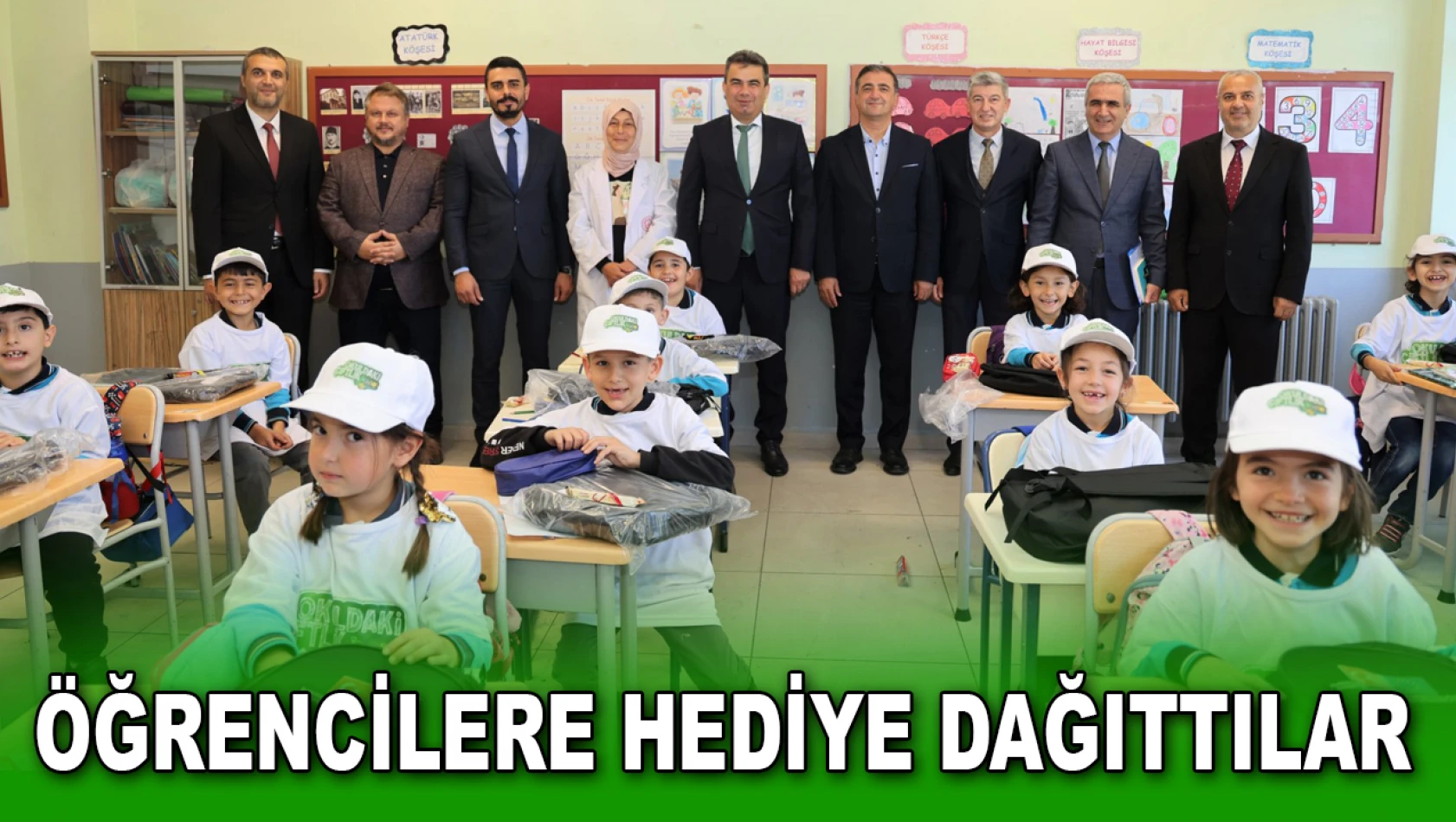 Öğrencilere Hediye Dağıttılar