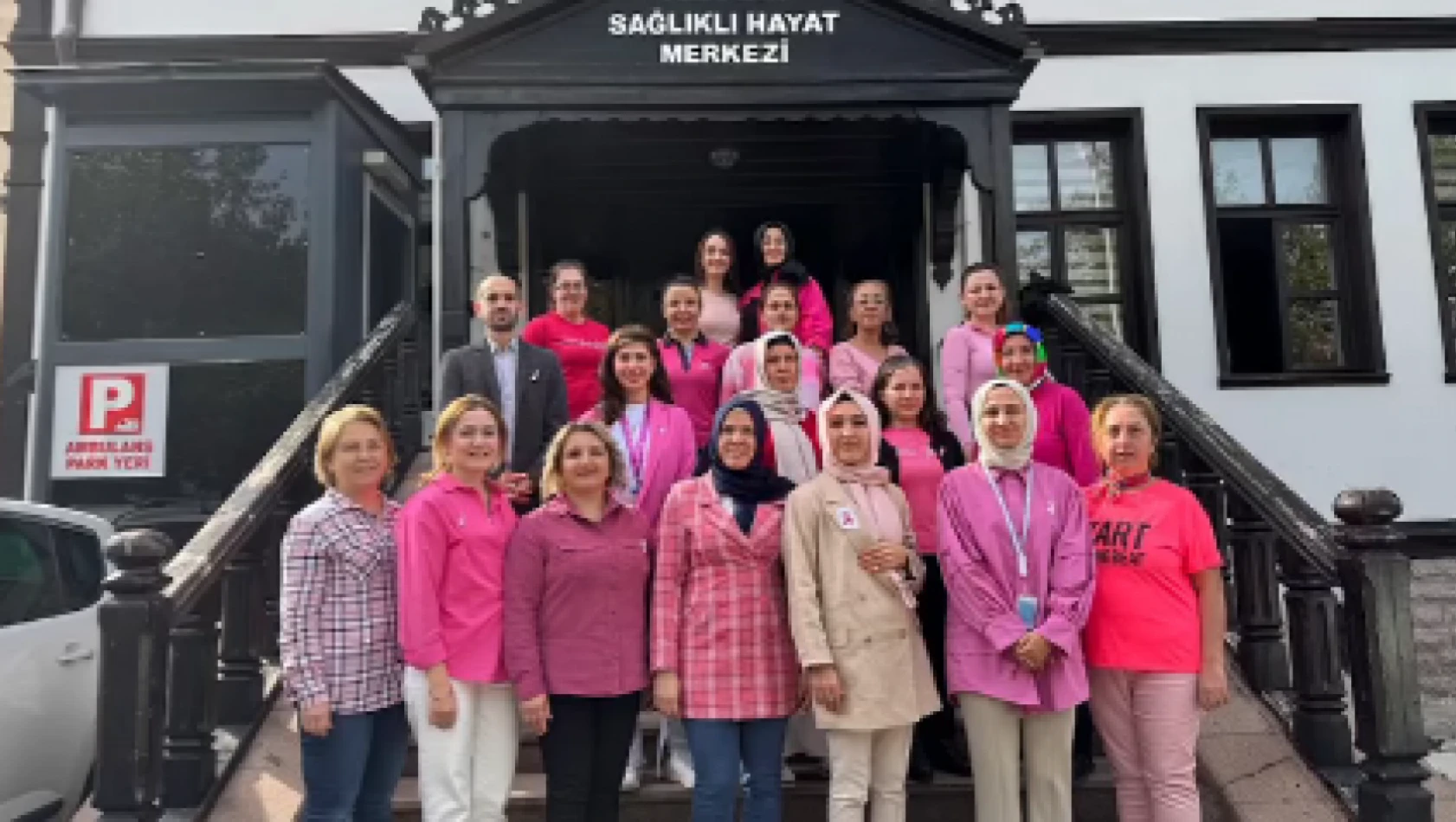 Pembe Kıyafetlerle Farkındalık Oluşturdular