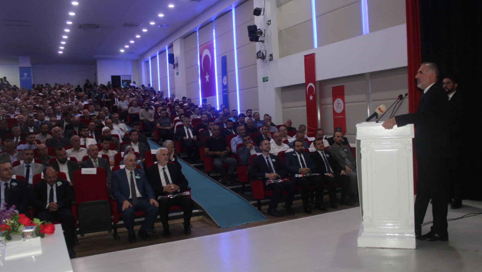 Prof. Dr. İhsan Çapcıoğlu: 'Çocuklarımıza İyi Model Olmakta Zorlanıyoruz'