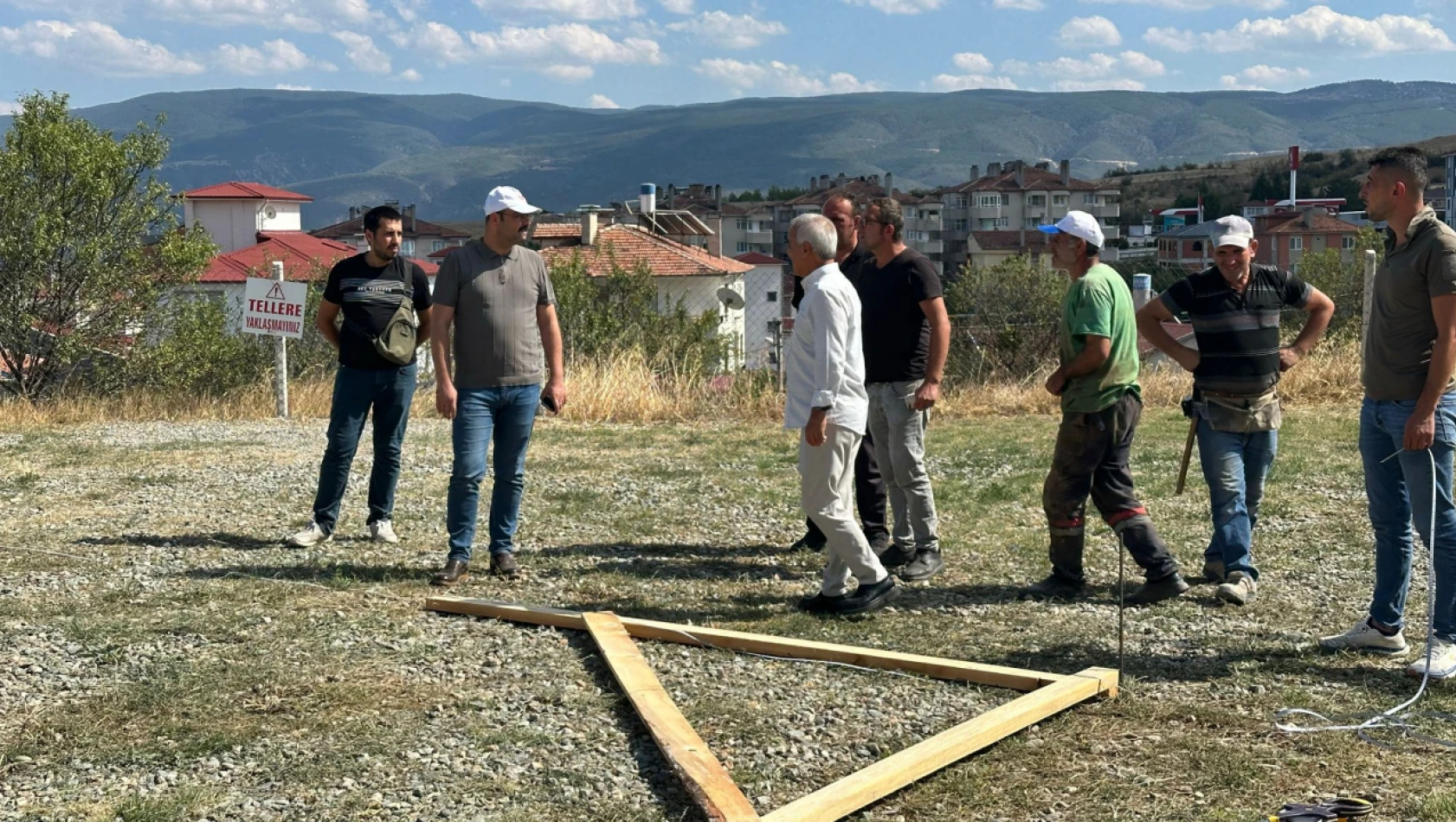 Tosya Belediyesi, İlçedeki Ortaokula Saha Yapıyor