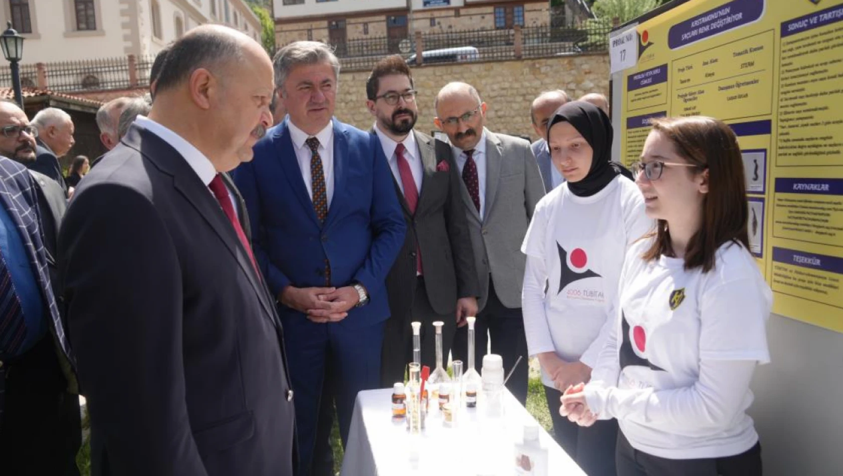 Ürettikleri Şampuan Saç Rengini Değiştiriyor