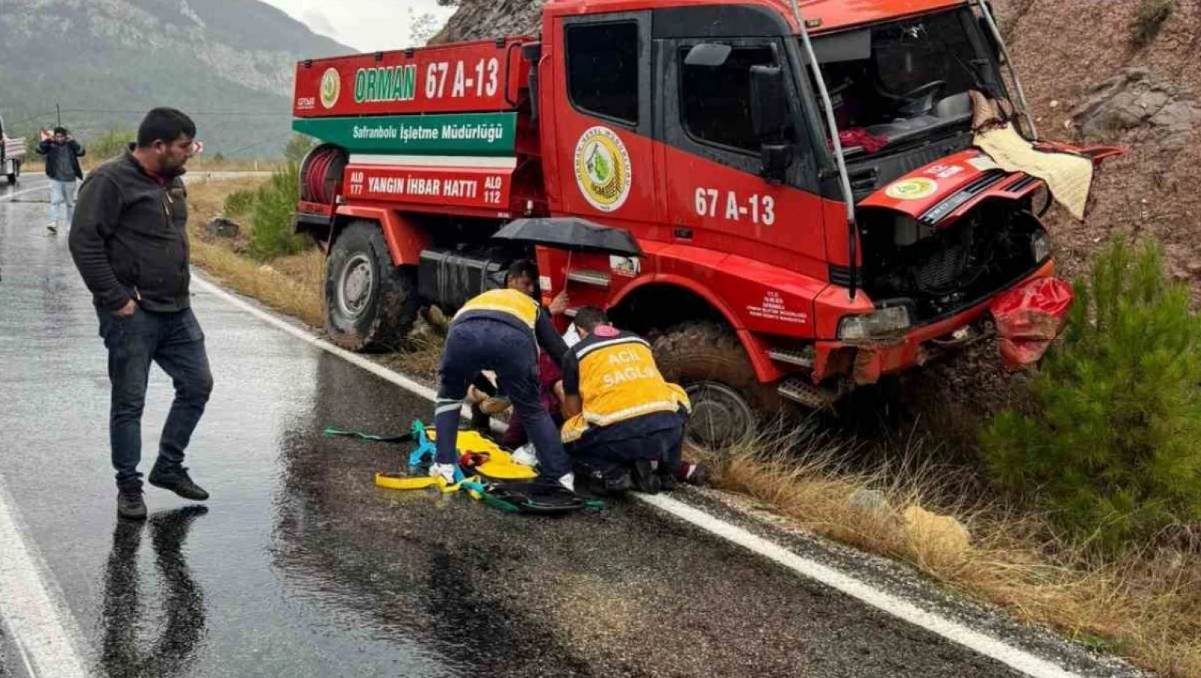 Yangın Arazözü Yoldan Çıktı : 3 Yaralı