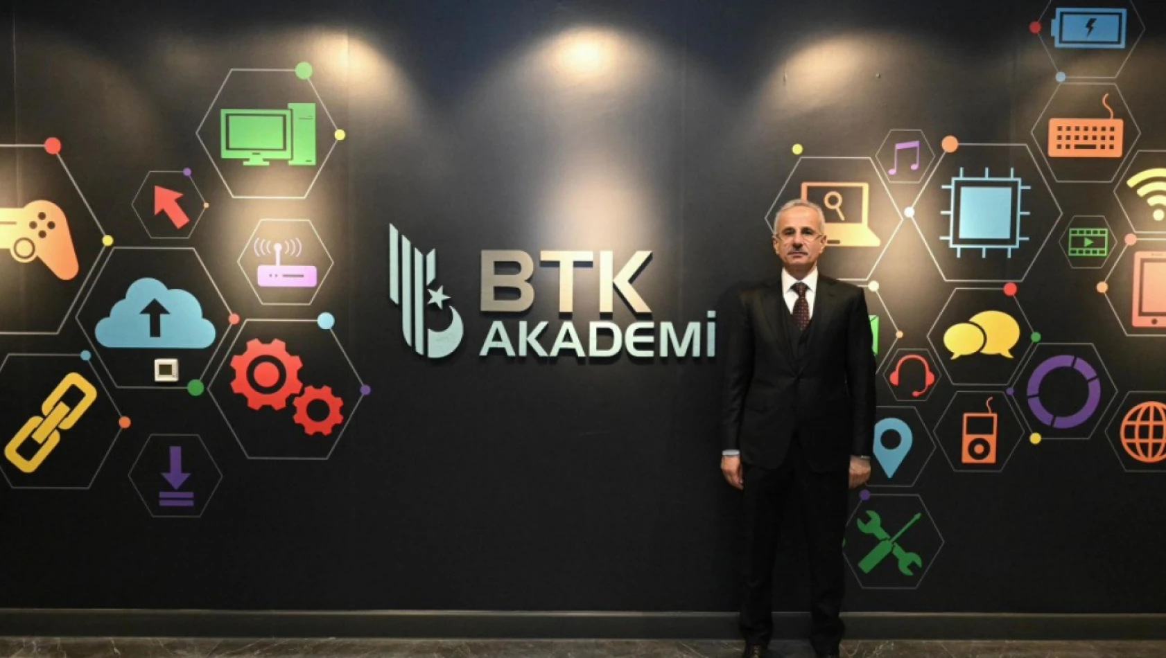 Yapay Zeka Eğitimleri Artık Cep Telefonunda