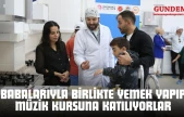 Babalarıyla Birlikte Yemek Yapıp Müzik Kursuna Katılıyorlar