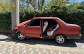 Önce Araca, Ardında Beton Direğe Çarptı: 1 Yaralı