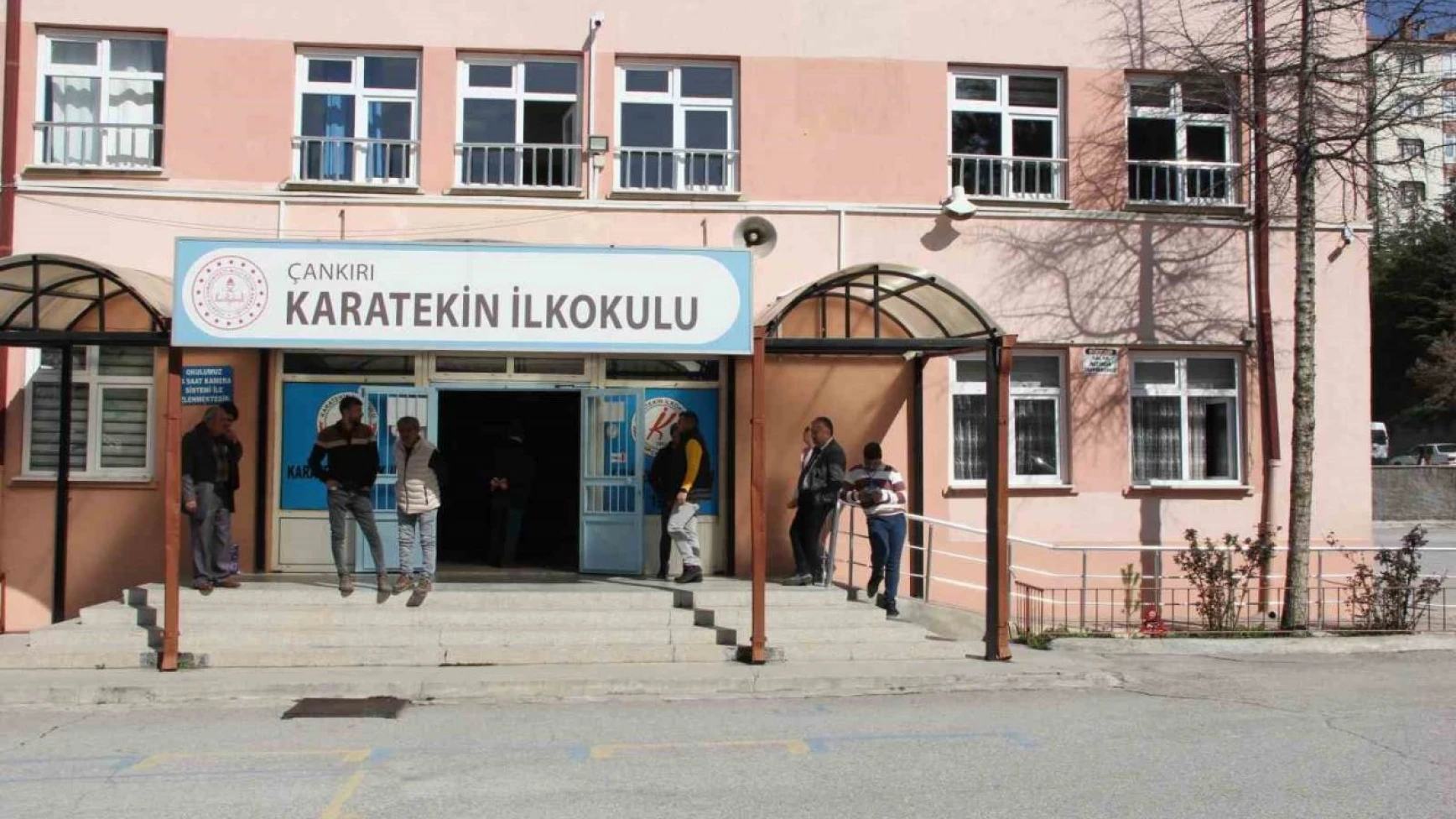 'Fırtına' Uyarısının Verildiği Çankırı'da Okullar Tatil Edildi