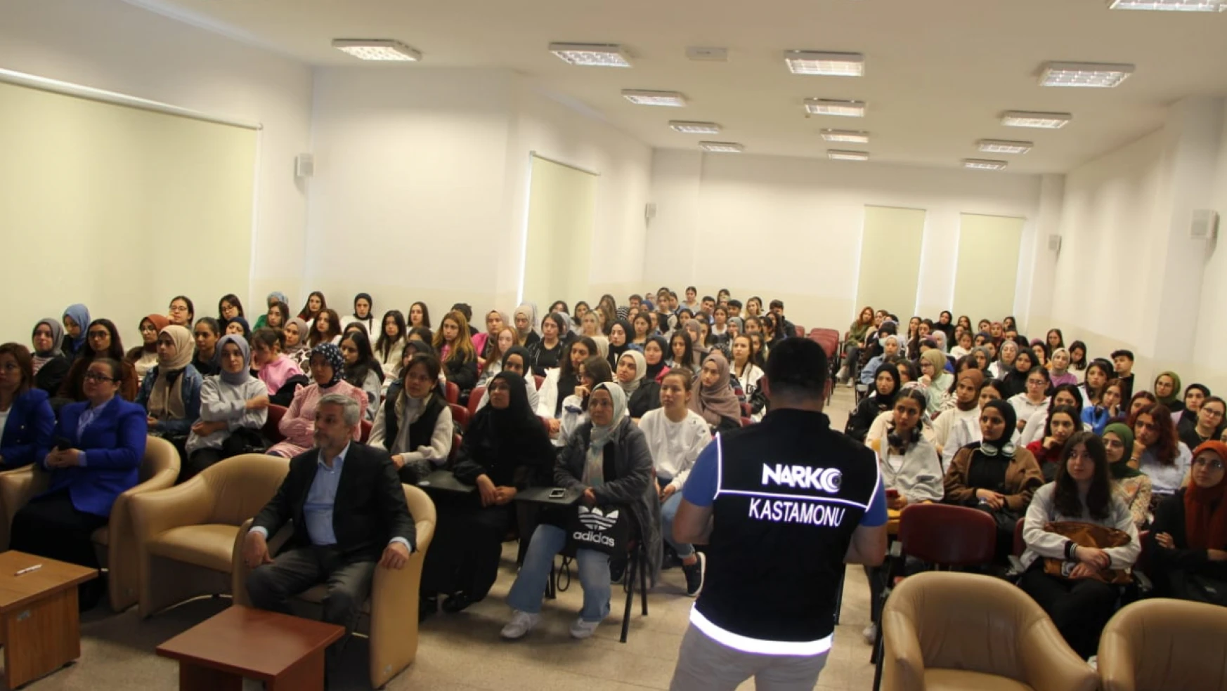 502 Genç Daha Bilinçlendirildi