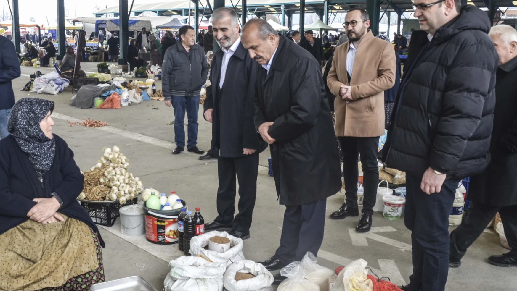 Arslan ve Biçer'den halk pazarı ziyareti