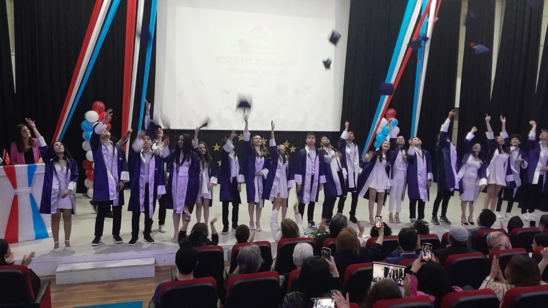 Bahçeşehir Anadolu Lisesi'nden mezuniyet töreni