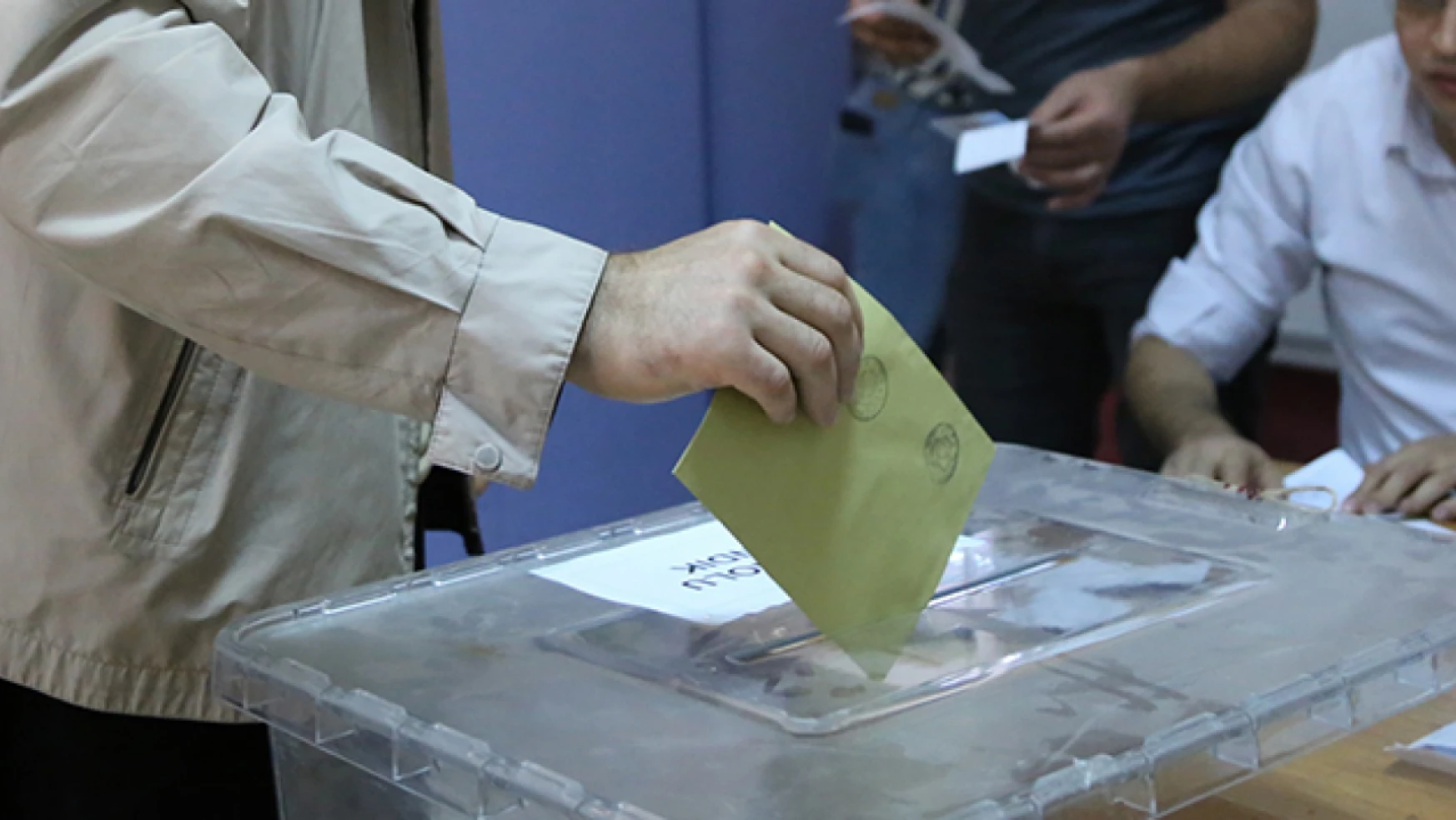 Balkan ülkelerindeki seçmenler oylarını kullandı