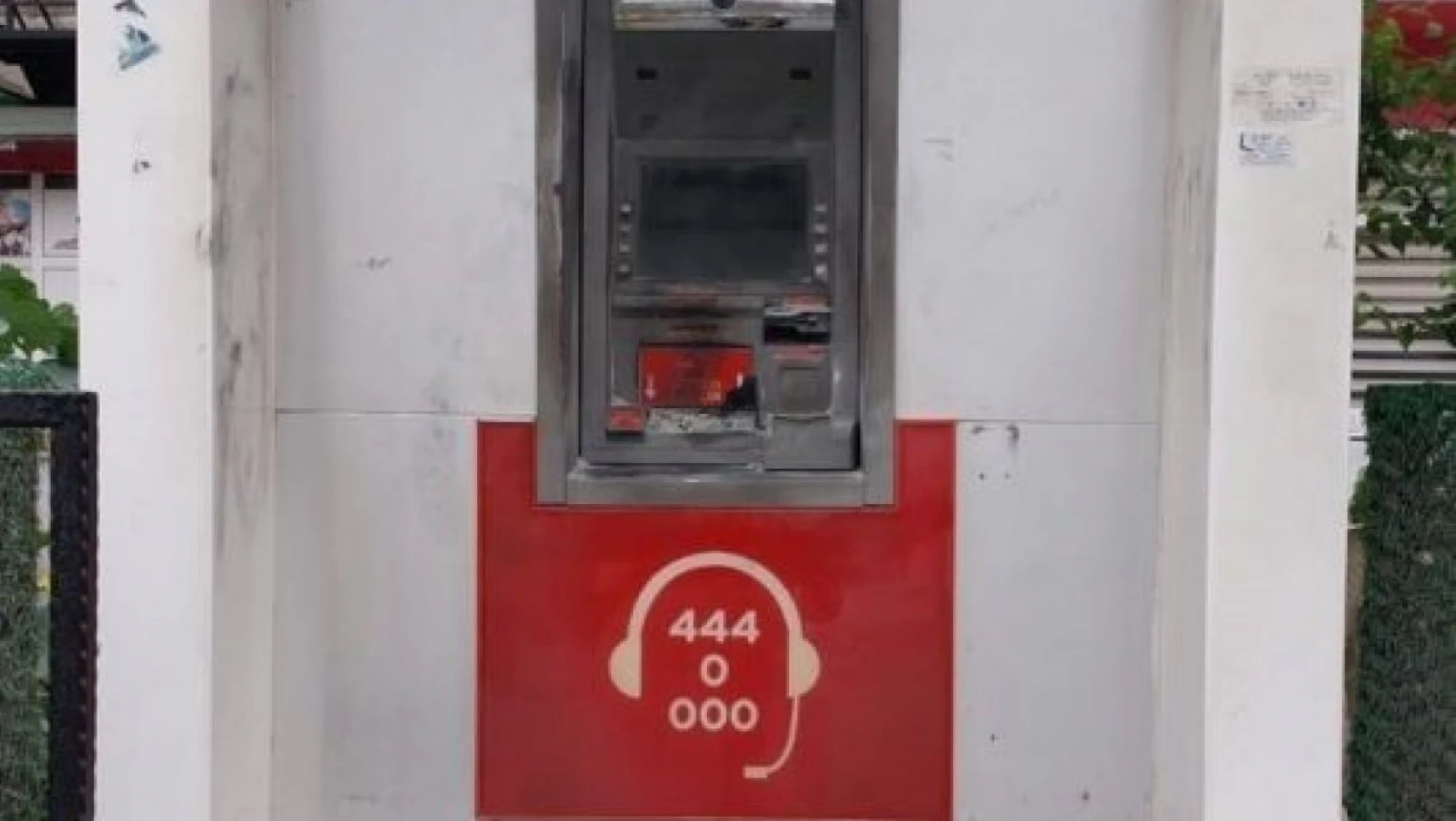 Banka ATM'sini Yakmak İstediler