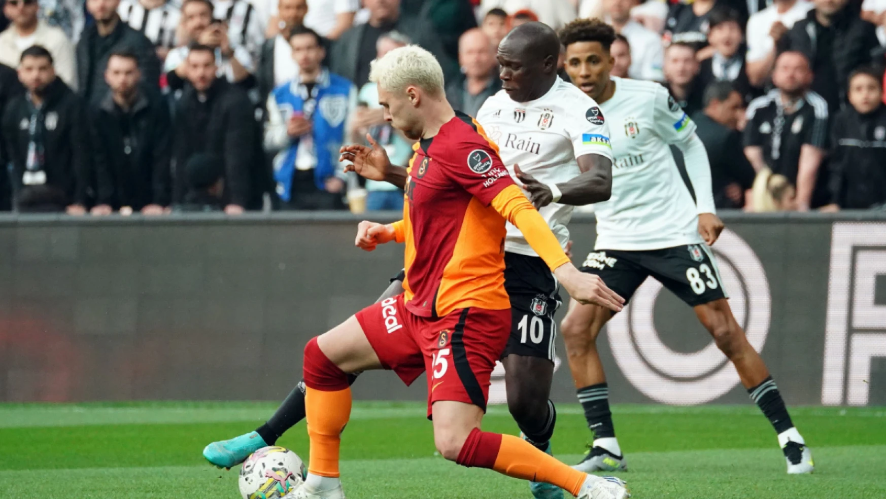Beşiktaş-Galatasaray maçında ilk yarıda eşitlik bozulmadı
