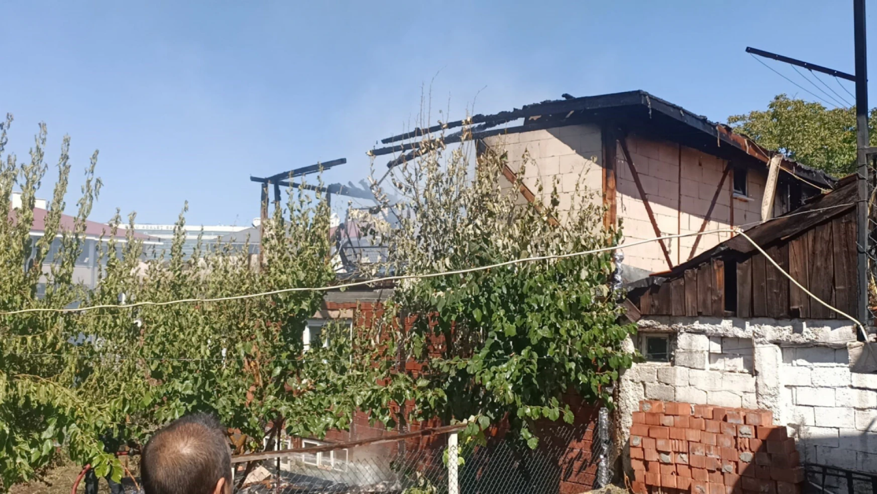 Bolu'da kayınvalidesi ve eşi ile tartışan kadın evi ateşe verdi