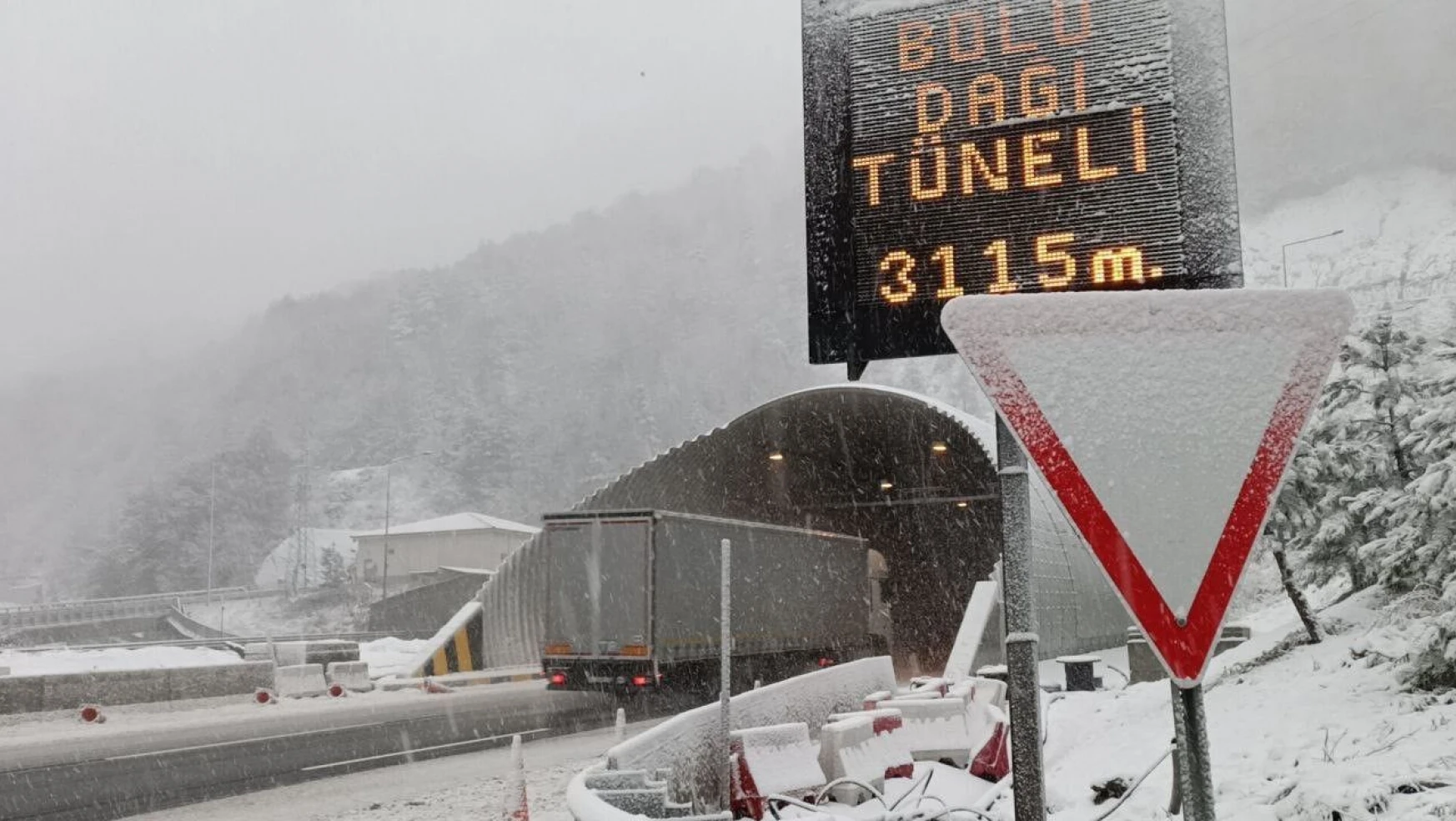 Sürücüler Dikkat, Bolu Dağı'nda Yoğun Kar Yağışı!