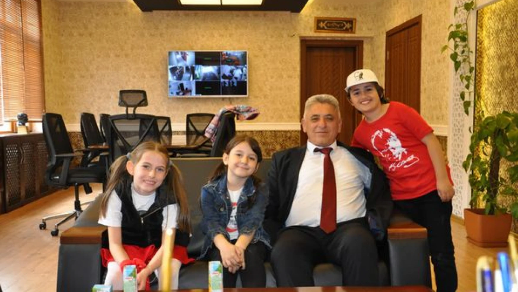 Çatalzeytin Belediye Başkanı Ahmet Demir'e 23 Nisan ziyareti