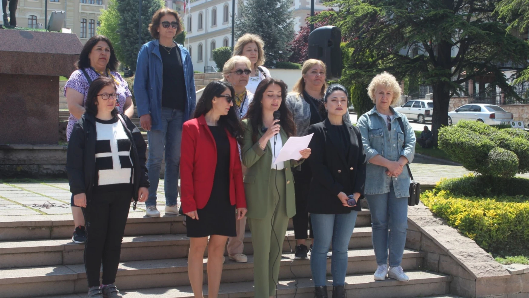 CHP, kadınları sandığa çağırdı