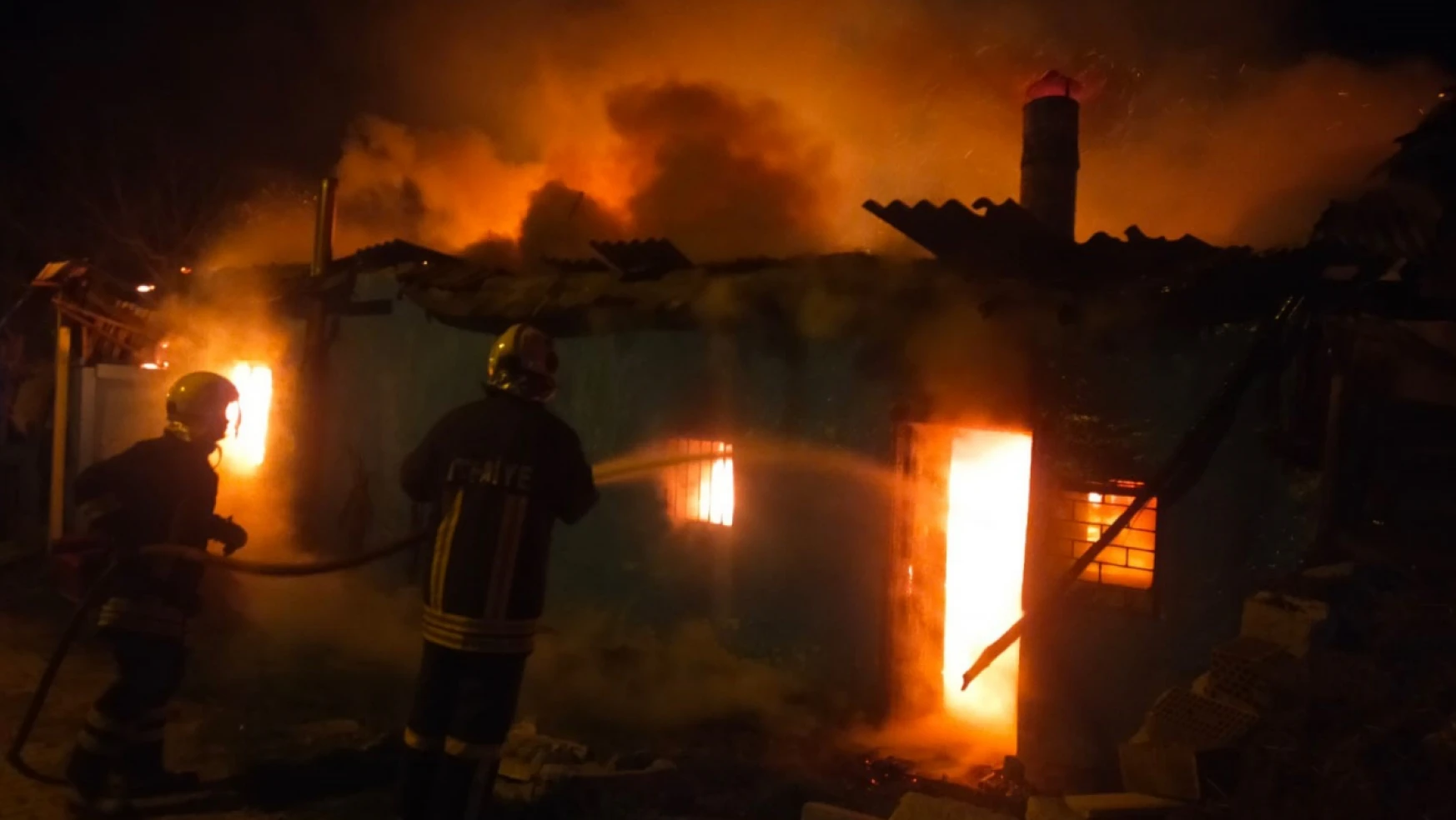 Çorum'da yangın: 55 Koyun Telef Olurken 1 Ev ve Ahır Yandı