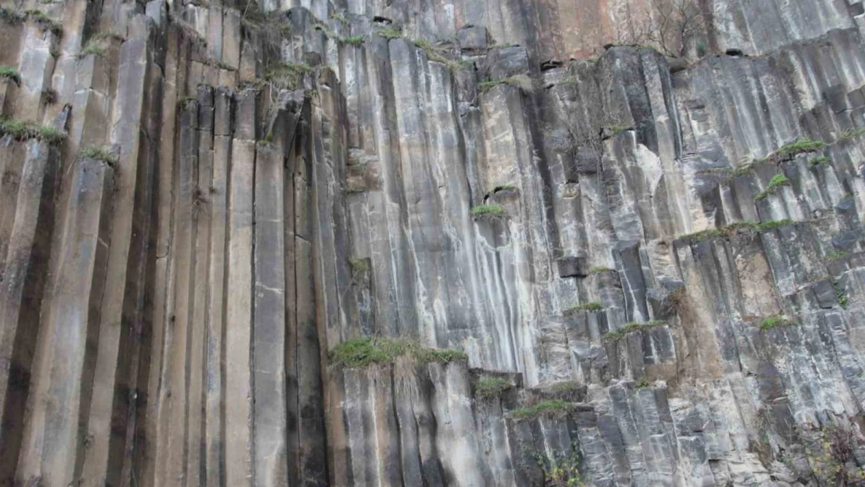 Nadir Jeolojik Oluşumlardan Biri: Boyabat Bazalt Kayalıkları