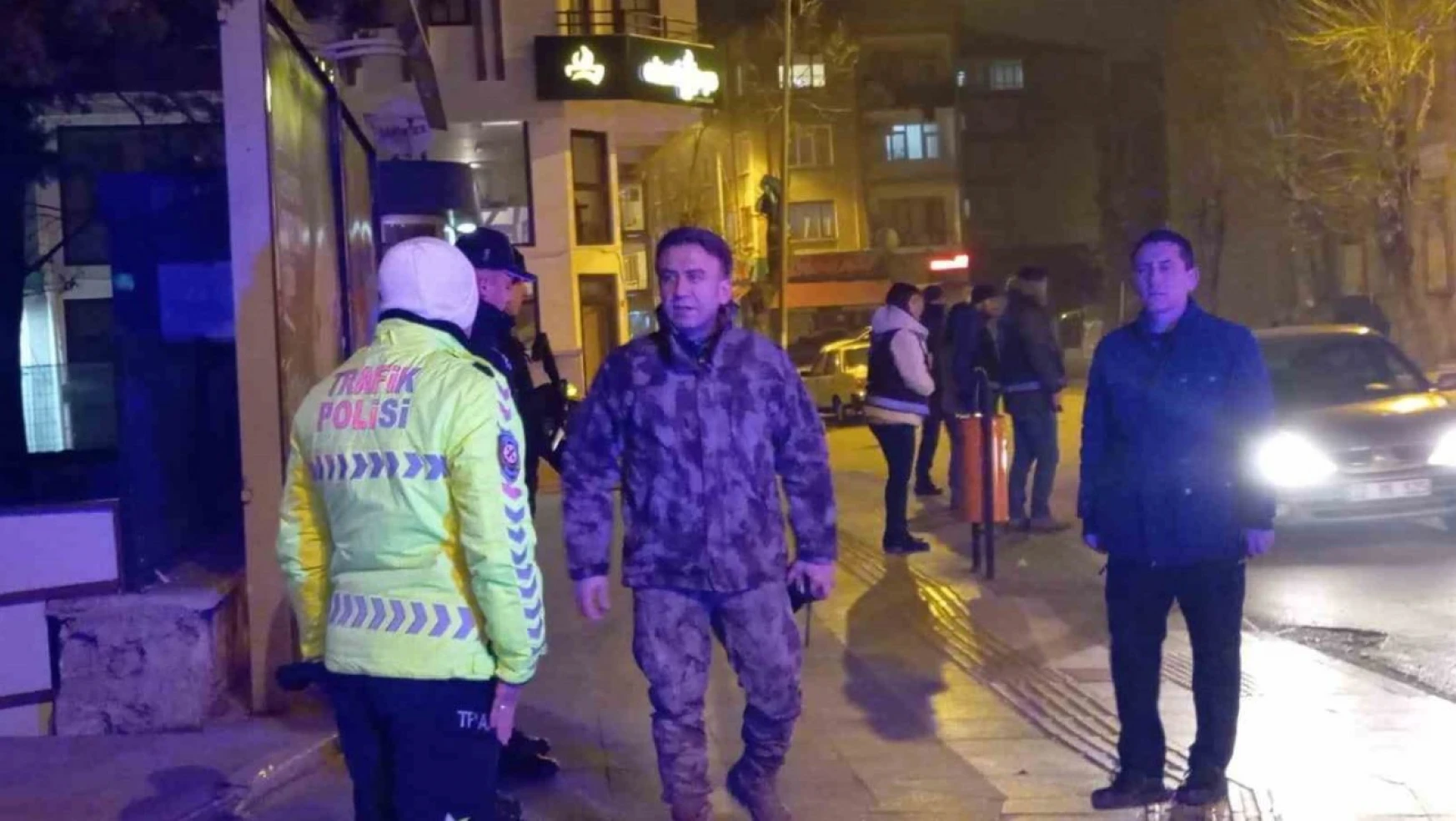 Emniyet Müdürü Pehlivan, Polisler ve Vatandaşların Yeni Yılı Kutladı
