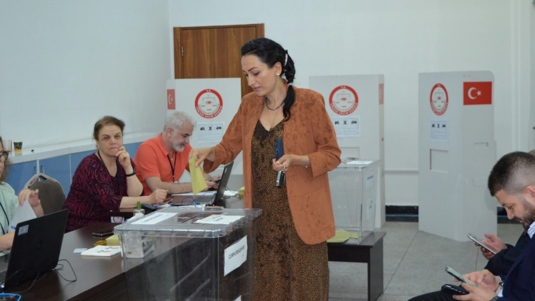 Irak'taki Türk seçmenler sandık başında