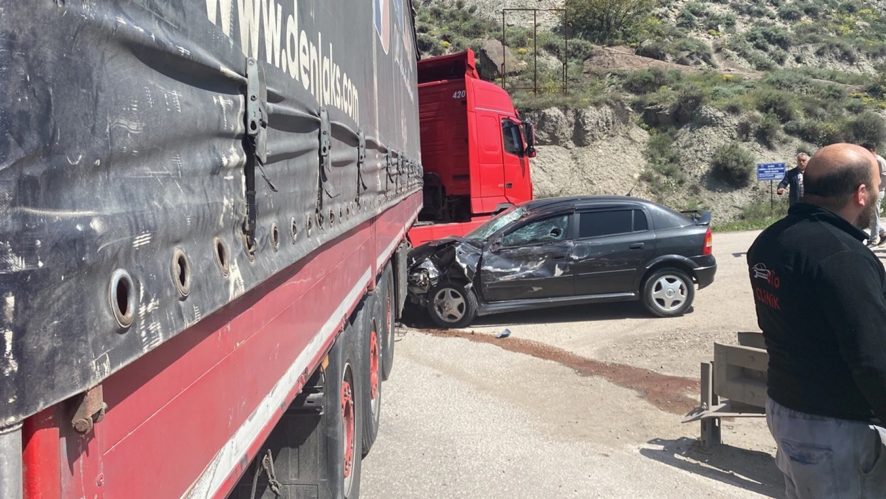 Karabük'te kaza: otomobil tırla çarpıştı