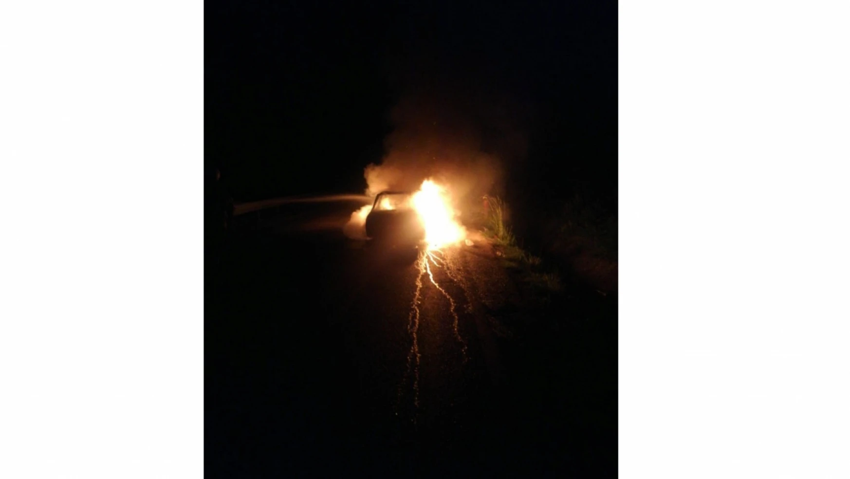Karabük'te meydana gelen kazada araç alev alev yandı