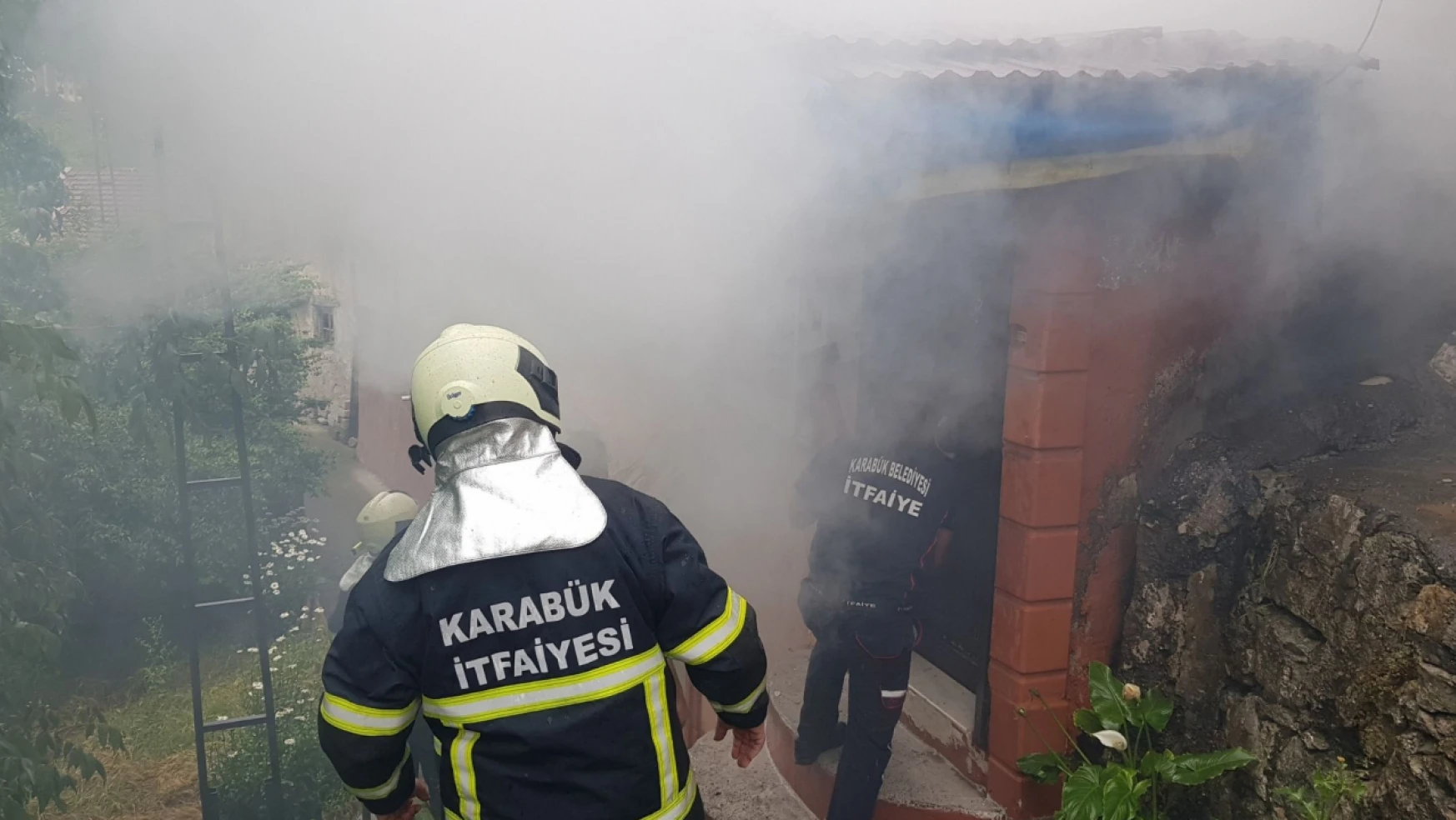 Karabük'te tek katlı evde yangın çıktı