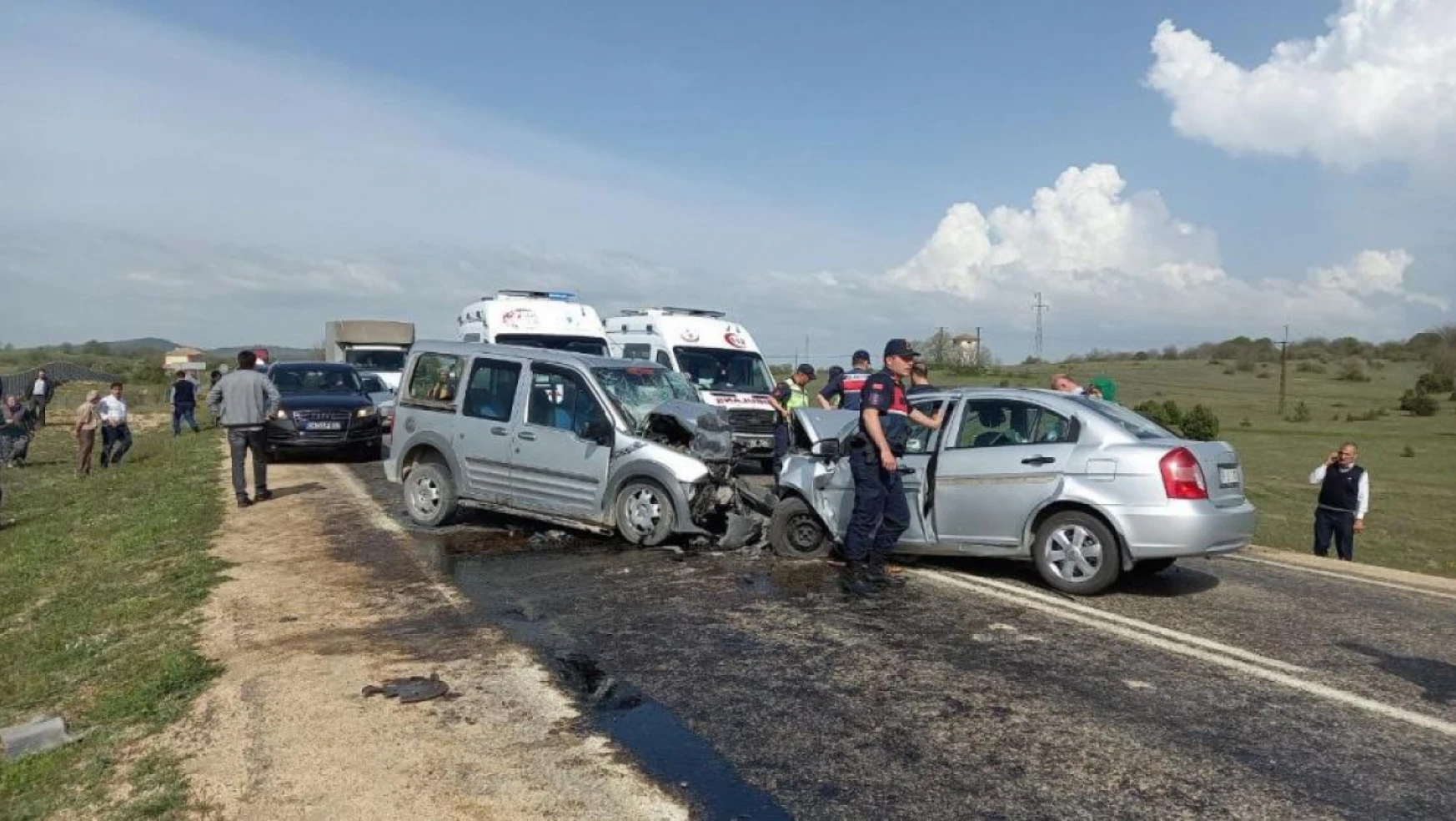 Kastamonu'da cenaze yolunda kaza: 2 ölü, 3 yaralı