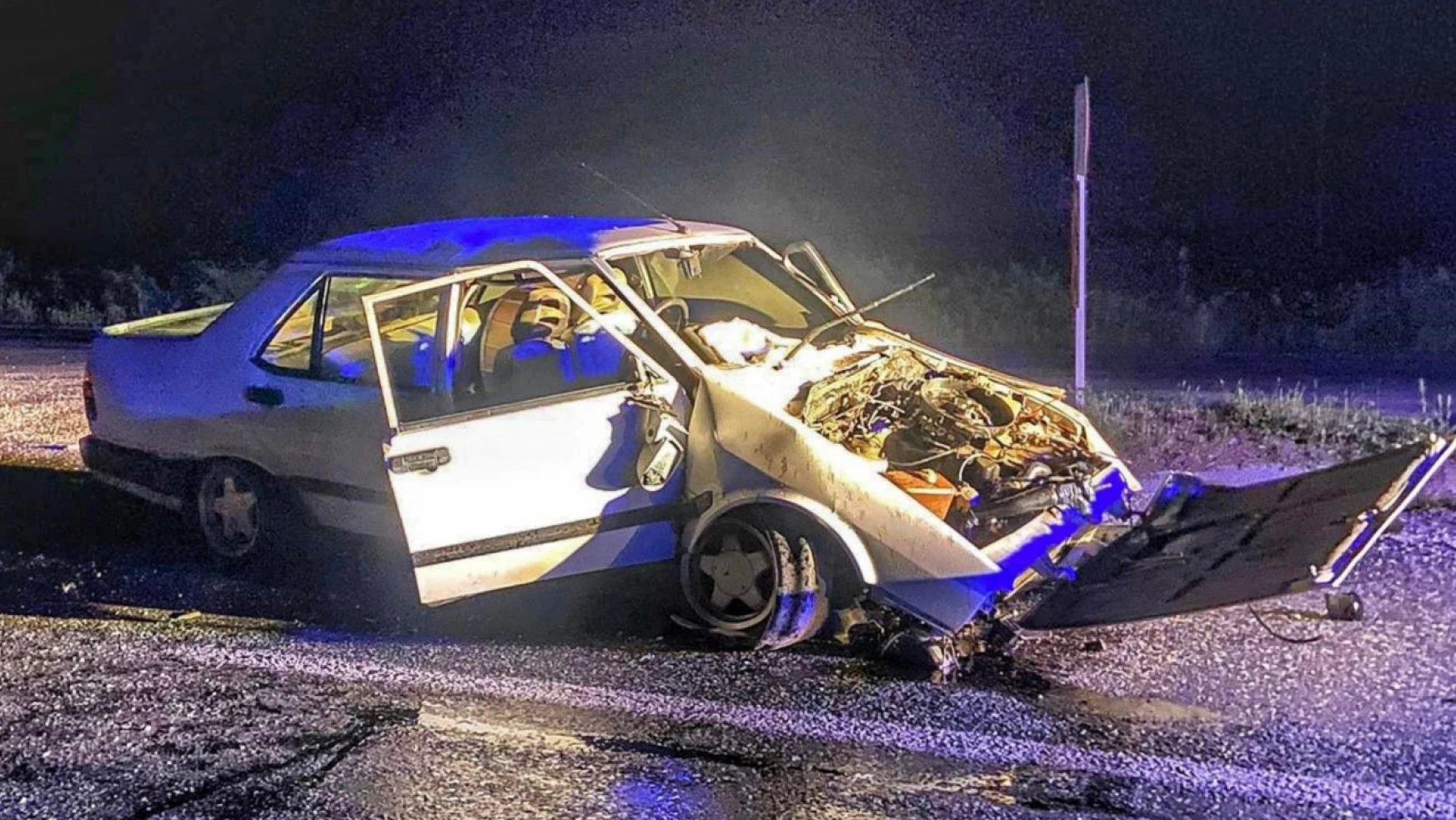 Kastamonu'da kaza otomobil refüje çarptı