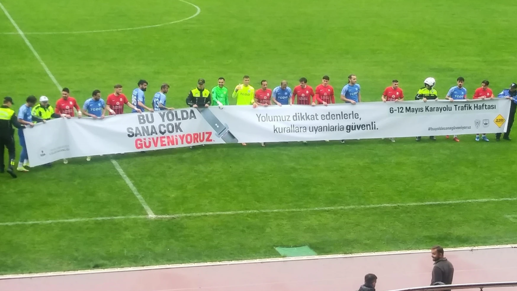 Kastamonuspor-Ankara Demirspor maçında Trafik Haftası pankartı