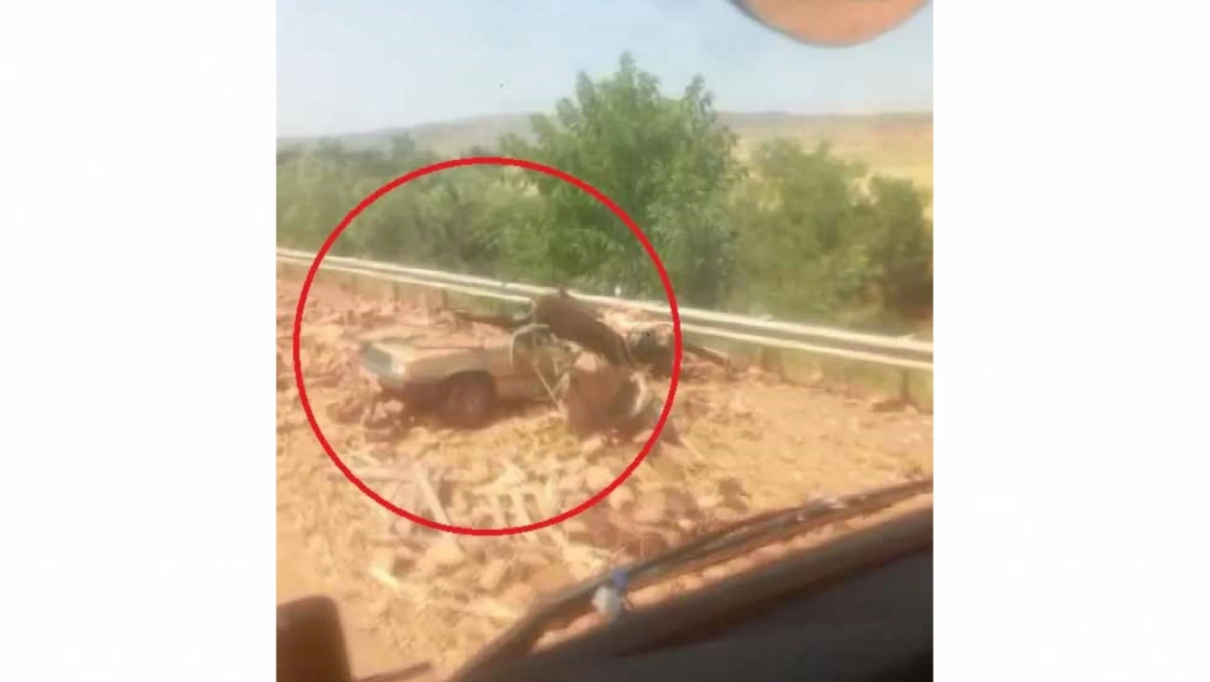 Otomobil kağıt gibi ezildi: 2 yaralı